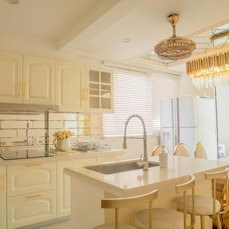 מאלה Beachfront Seaview Apartment מראה חיצוני תמונה