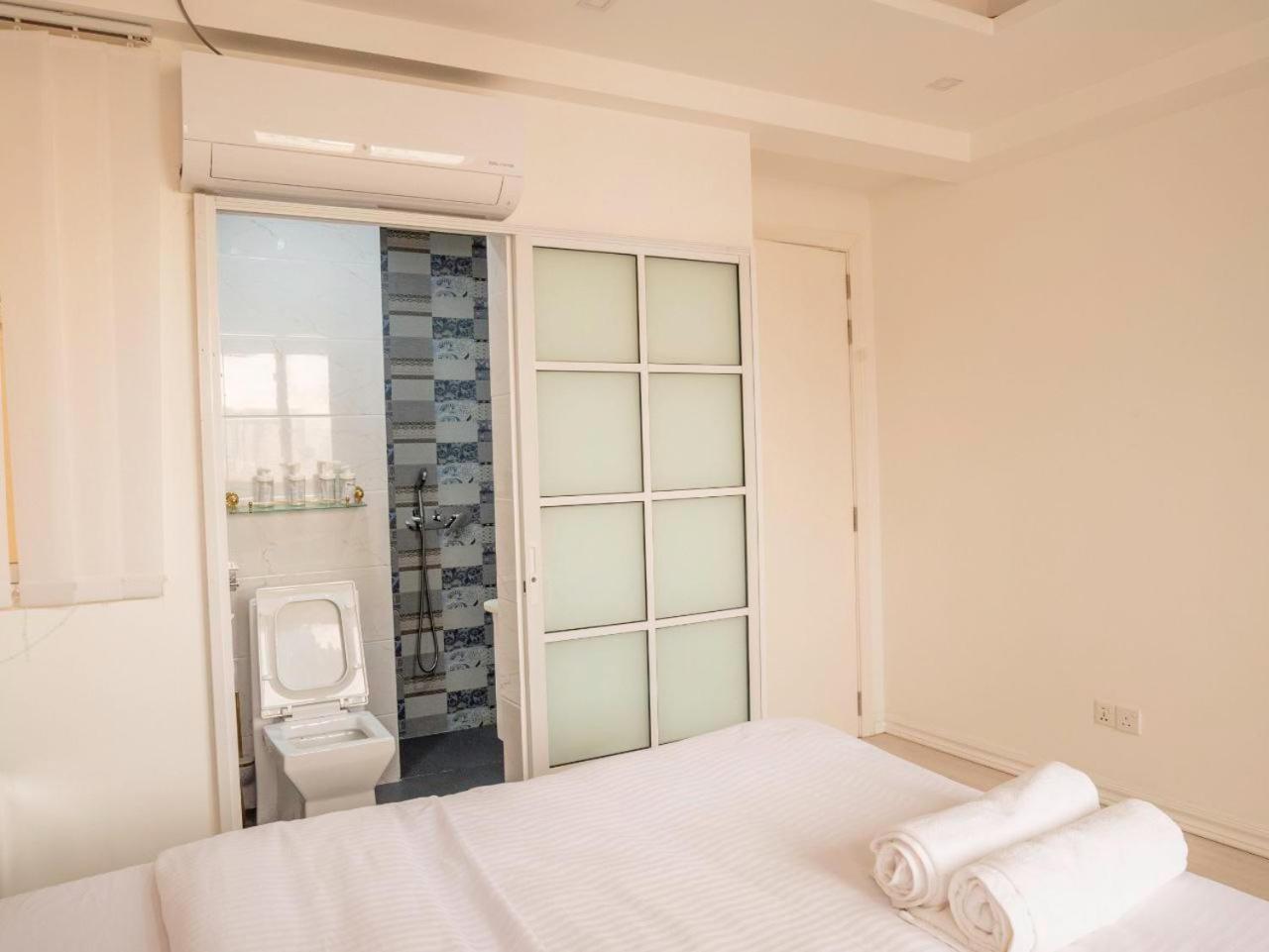 מאלה Beachfront Seaview Apartment מראה חיצוני תמונה