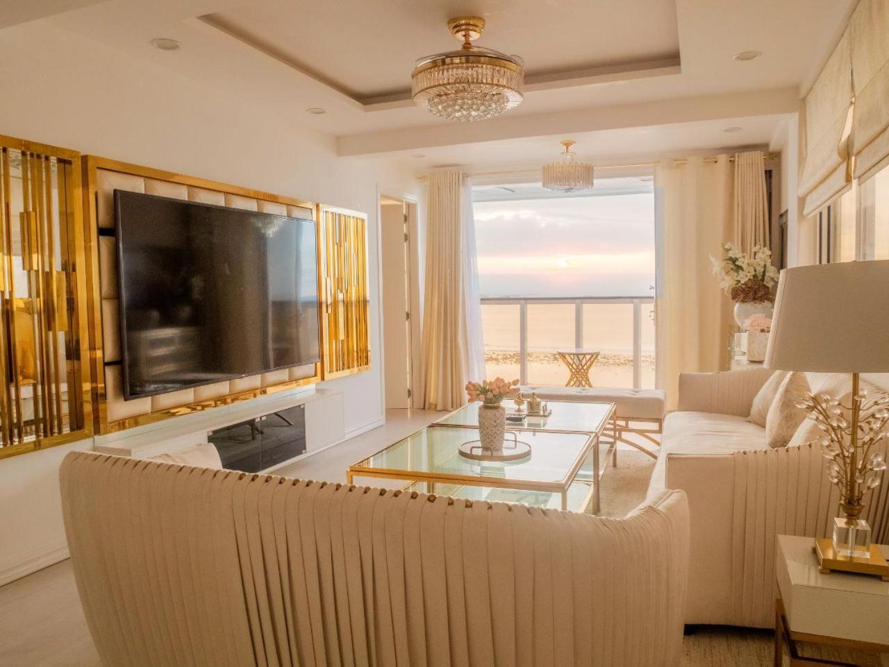 מאלה Beachfront Seaview Apartment מראה חיצוני תמונה