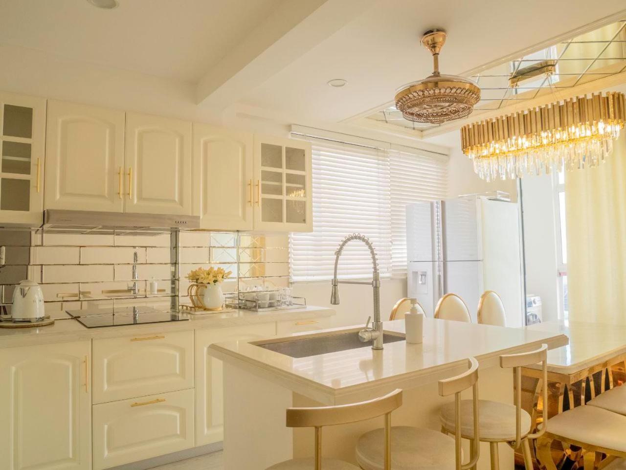 מאלה Beachfront Seaview Apartment מראה חיצוני תמונה