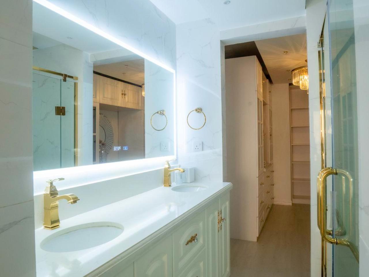 מאלה Beachfront Seaview Apartment מראה חיצוני תמונה