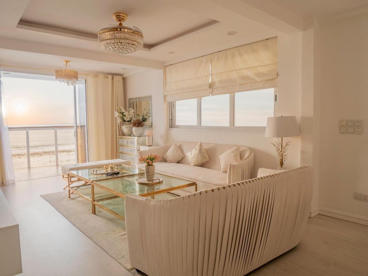מאלה Beachfront Seaview Apartment מראה חיצוני תמונה