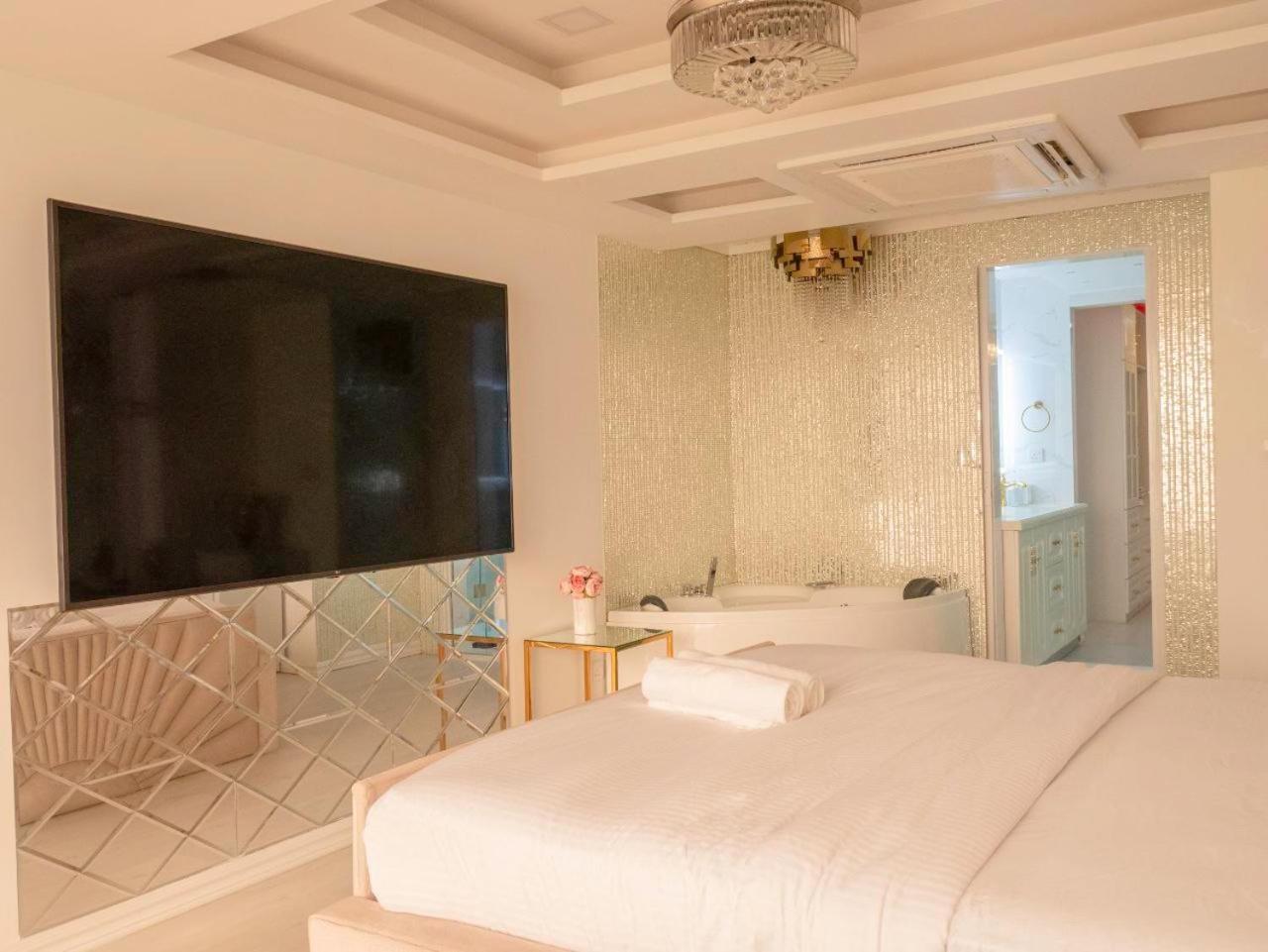 מאלה Beachfront Seaview Apartment מראה חיצוני תמונה