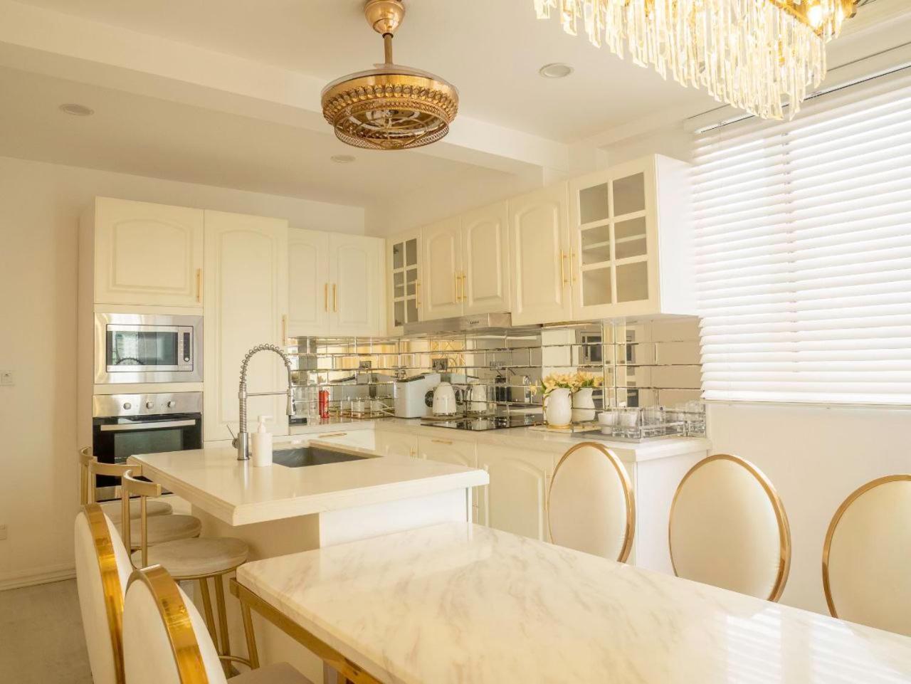 מאלה Beachfront Seaview Apartment מראה חיצוני תמונה