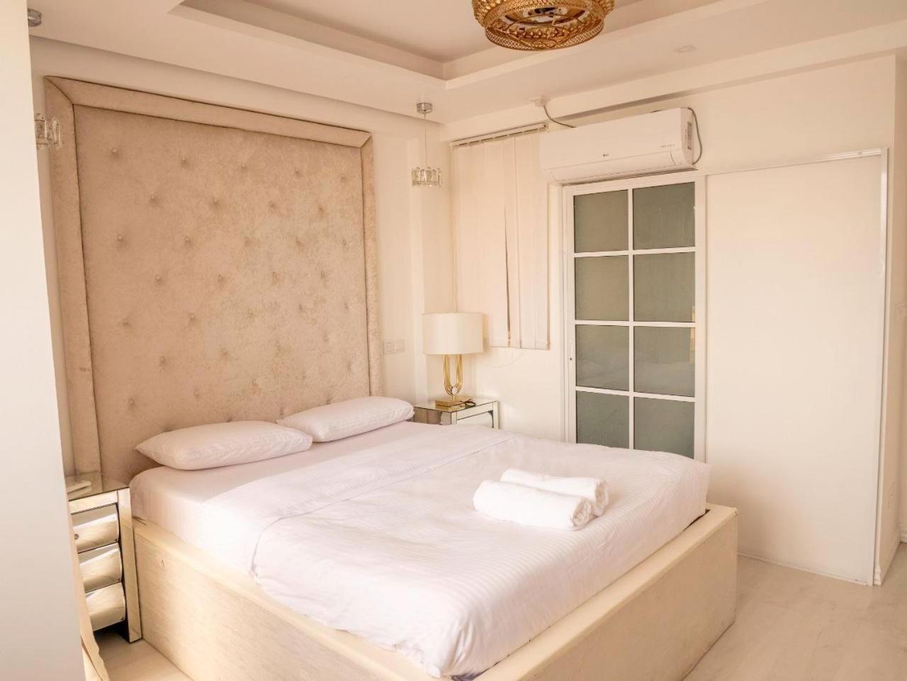 מאלה Beachfront Seaview Apartment מראה חיצוני תמונה